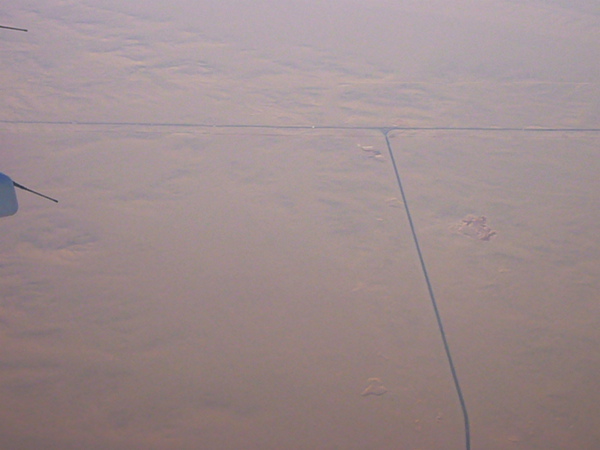 空拍-沙漠中的道路.JPG