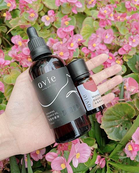 許多女孩都有上胸無肉或副乳困擾，利用按摩可防止下垂、提升罩杯