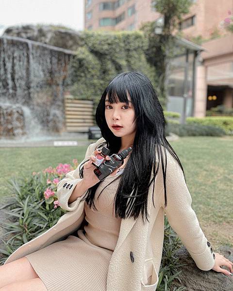 許多女孩都有上胸無肉或副乳困擾，利用按摩可防止下垂、提升罩杯