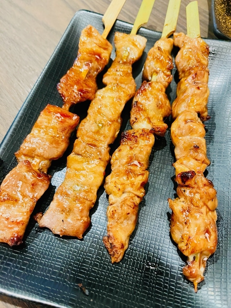 新店~捷運大坪林站美食推薦【六食酒串】平價日式串烤，小酌聚會