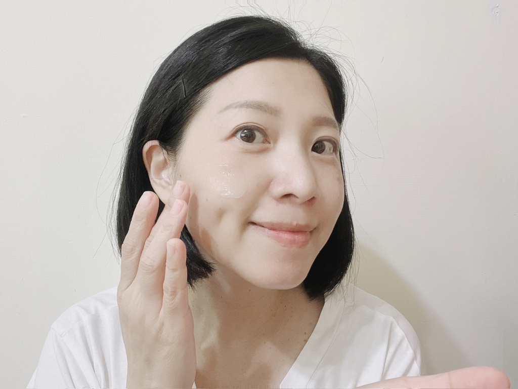 POETRYDANI詩丹妮 美跡鎖水精華~看見肌膚柔嫩光澤感