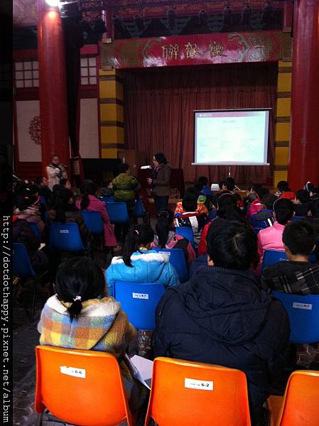 在杭州的青少年活動中心~向台灣小孩學作文的新書發表暨座談會!