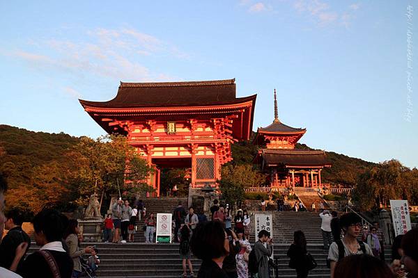 日本五天四夜自由行大阪京都岡本和服體驗清水寺伏見稻禾