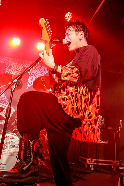 翻譯 The Oral Cigarettes 亞洲巡演最終站官方報導 從未想過有這麼幸福的地方在等著我們 Hola 痞客邦 翻譯 The Oral Cigarettes 亞洲巡演最終站官方報導 從未想過有這麼幸福的地方在等著我們 Hola 痞客邦