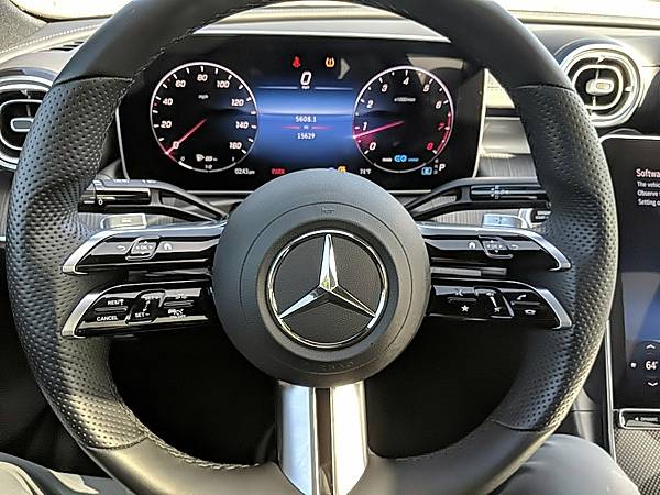 2023 C300 AMG方向盤.jpg