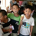 小孩子有樣學樣.JPG