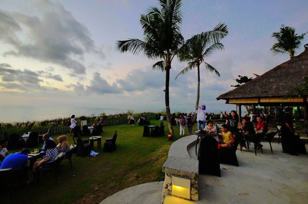 印尼｜峇里島｜ 頂級度假村AYANA Resort的懸崖酒吧