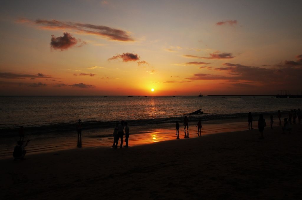 印尼｜峇里島｜金巴蘭。必看夕陽、吃龍蝦