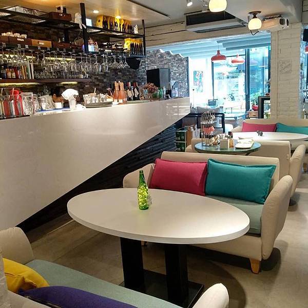 54730923_384863165681063_4974119977616408576_n