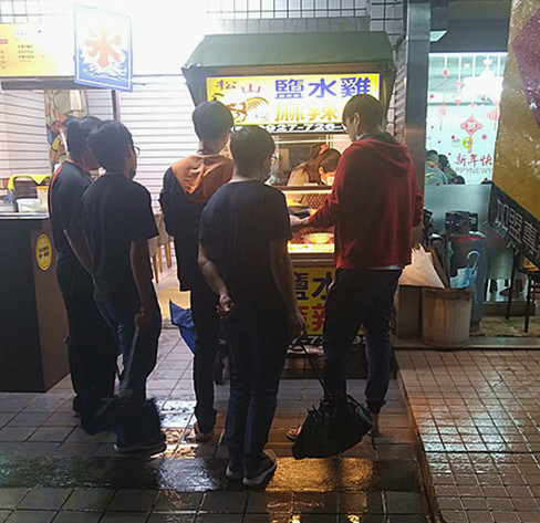 雞場下雨天_副本