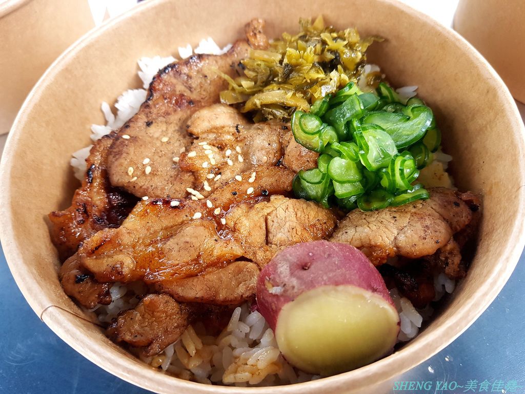 台中龍井 豆子燒肉便當事務所 豆子洋食商行的新品牌手作便當專賣店 便當菜色豐富 主菜都蠻不錯吃 份量有飽足感 白色貨櫃屋外觀加小草皮很適合拍照打卡 美食佳堯 台中龍井 豆子燒肉便當事務所 豆子洋食商行的新品牌手作便當專賣店 便當菜色豐富 主菜都蠻不錯吃 份量有飽足感 白色貨櫃屋外觀加小草皮很適合拍照打卡 美食佳堯