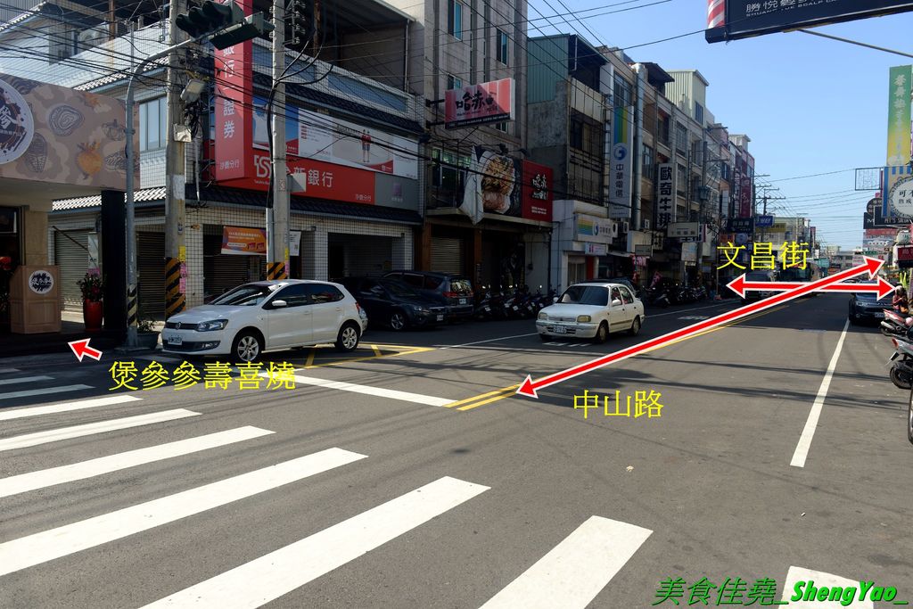 台中沙鹿 煲參參壽喜燒鍋物專門店 沙鹿新品牌壽喜燒吃到飽 最低只要359元就能享有5種肉品和肉燥飯 冷熱飲和明治冰淇淋無限吃到飽 升級豪華方案還能有日本和牛無限吃和餐後哈根達斯冰淇淋 湯底很有特色 大推椰香牛奶鍋 香濃夠味 煮肉或是直接喝都很適合 店內還有