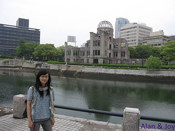 24.1945年8月6日上午8時15分 人類史上第一顆原子彈就在廣島市中心被投下 這棟圓頂建築物是少數存留之一.jpg