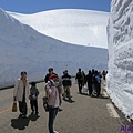 144.第一次看到雪壁,不免驚奇了起來(挺愛裝的,哈)