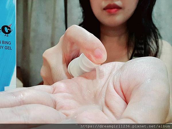 女人知己試用大隊,ANGO安購紅門兵爽身凝膠,抹上之後皮膚會變得很乾爽,
不黏膩比爽身粉舒服,草本配方無香料,可以舒緩皮膚癢,無酒精,可適用於全身肌膚,增加肌膚防禦力