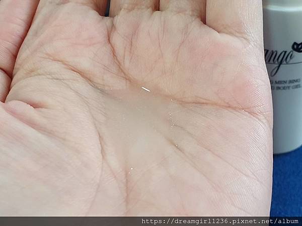 女人知己試用大隊,ANGO安購紅門兵爽身凝膠,抹上之後皮膚會變得很乾爽,
不黏膩比爽身粉舒服,草本配方無香料,可以舒緩皮膚癢,無酒精,可適用於全身肌膚,增加肌膚防禦力