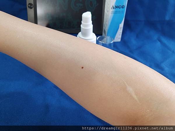 女人知己試用大隊,ANGO安購紅門兵爽身凝膠,抹上之後皮膚會變得很乾爽,
不黏膩比爽身粉舒服,草本配方無香料,可以舒緩皮膚癢,無酒精,可適用於全身肌膚,增加肌膚防禦力