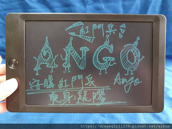 女人知己試用大隊,ANGO安購紅門兵爽身凝膠,抹上之後皮膚會變得很乾爽,
不黏膩比爽身粉舒服,草本配方無香料,可以舒緩皮膚癢,無酒精,可適用於全身肌膚,增加肌膚防禦力