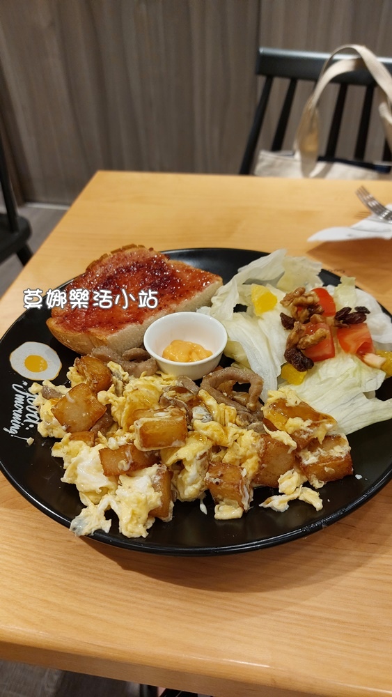 【台北早午餐】來美芝城吃湯麵~早午餐一位難求...改裝後重新