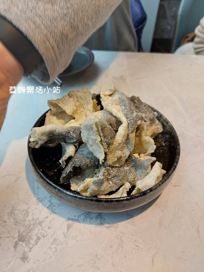 【排隊名店】刁民酸菜魚...一定要趁熱吃才好吃呀(白飯好吃)