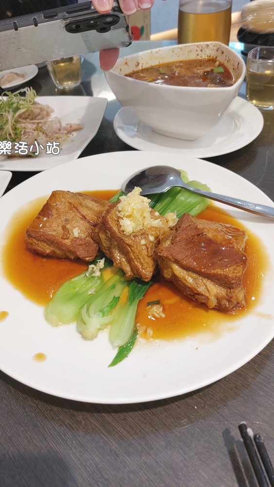 【台北川菜美食】黃仁輝的最愛..花娘小館--一位難求!最近被