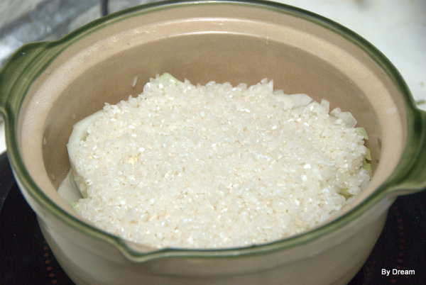 5.取米適量鋪滿整鍋