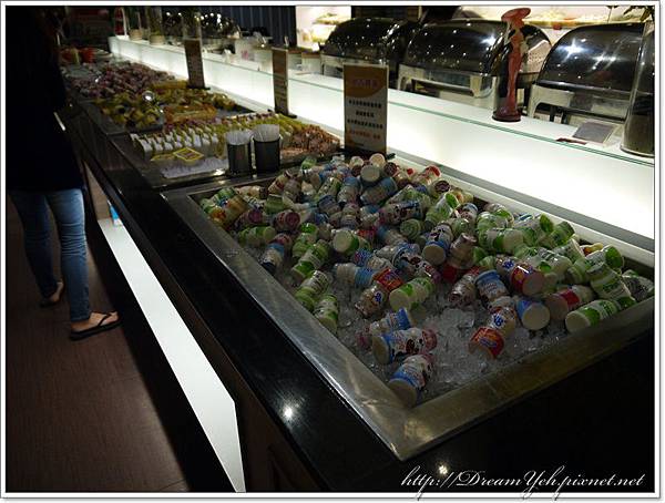 新竹鮮友火鍋 滿滿的養樂多