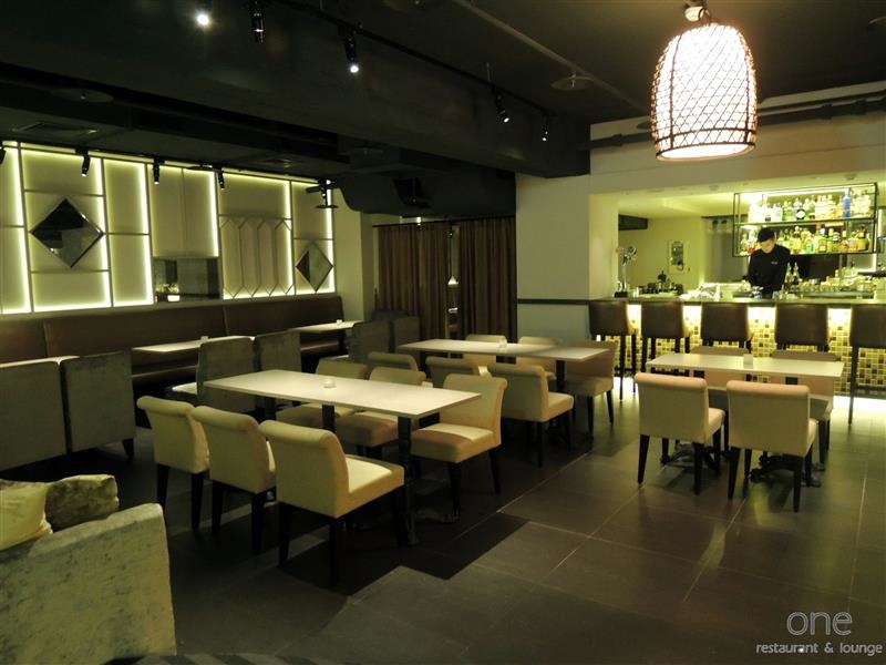 One Restaurant & Lounge 006.jpg