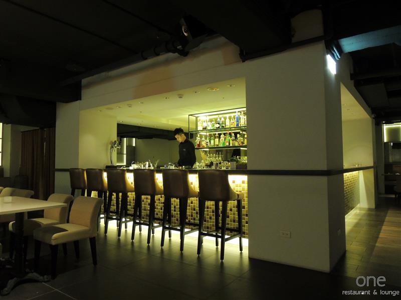 One Restaurant & Lounge 009.jpg