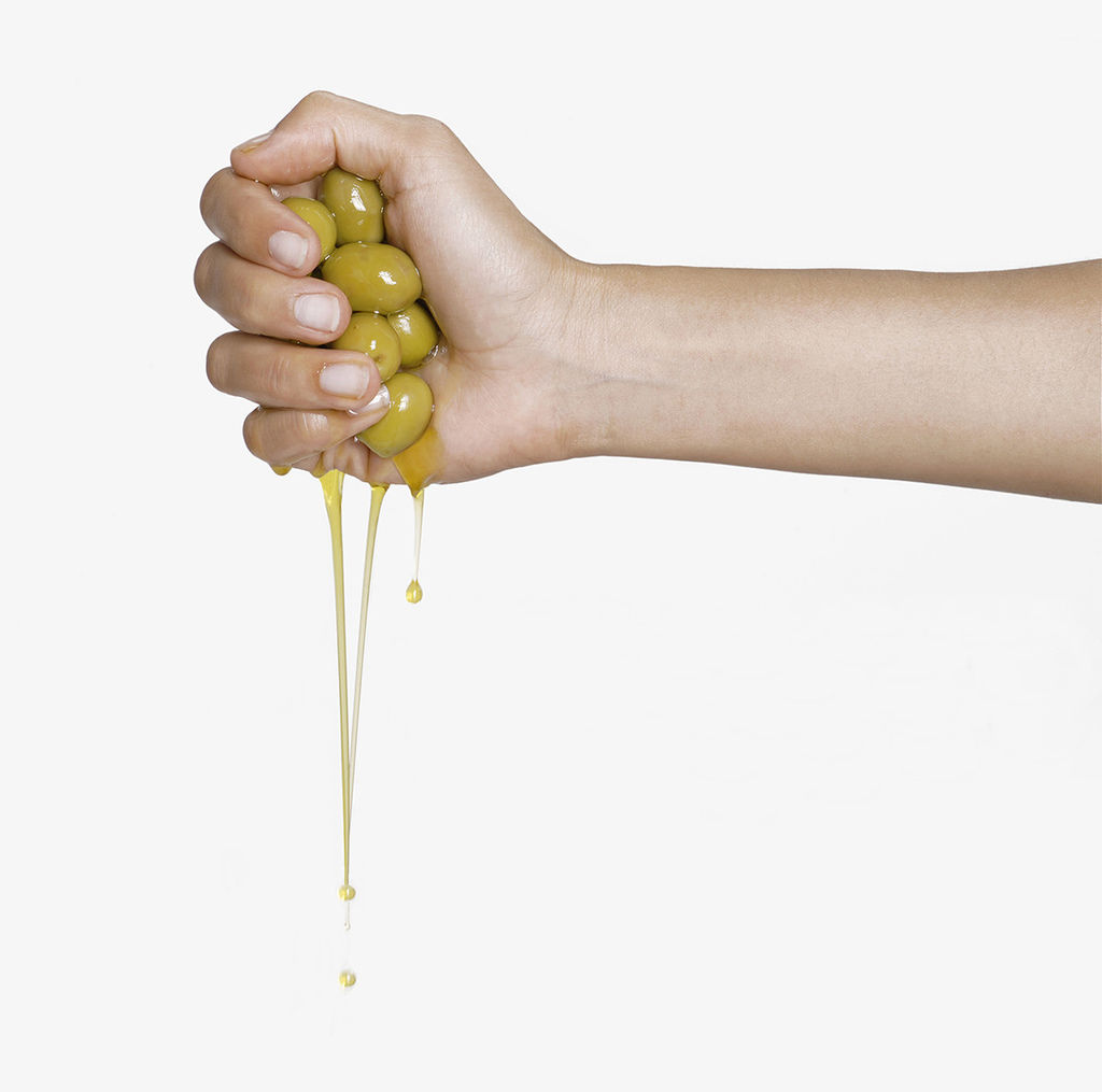 pressing-olives-(hr).jpg pressing-olives-(hr).jpg