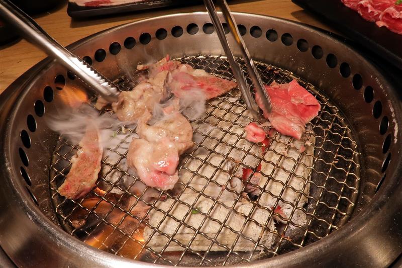 板橋燒肉吃到飽 燒肉殿 板橋耶誕城032.jpg