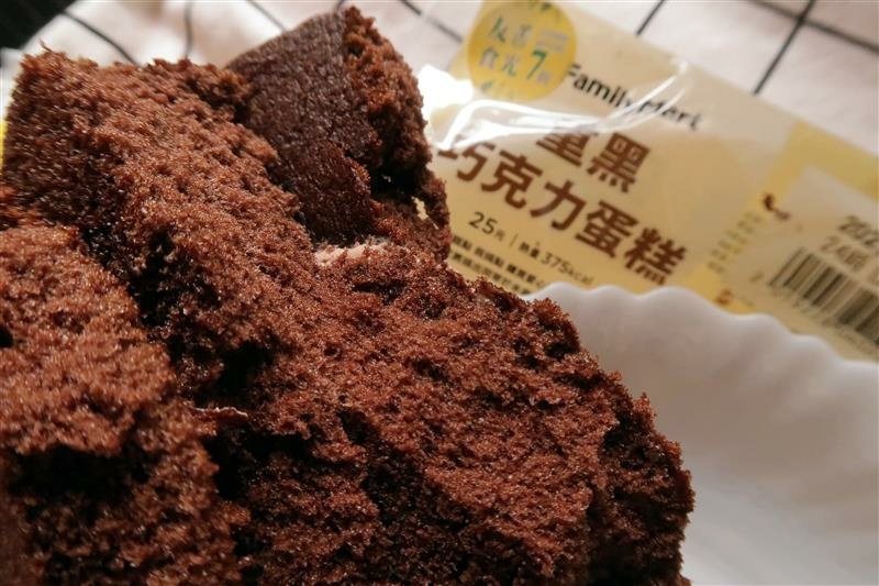 全家便利商店 紐約起司 蛋糕 浪浪巧克力蛋糕 (17).jpg