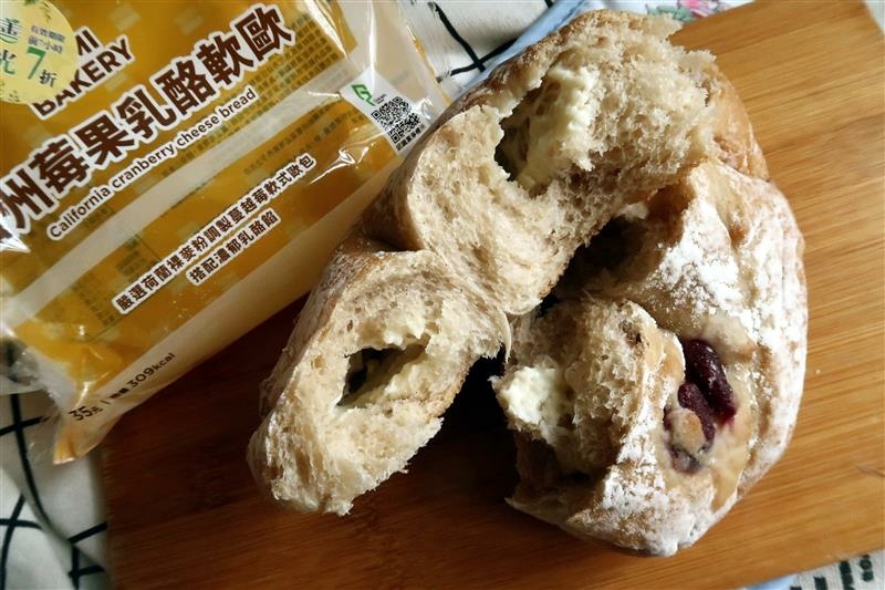全家便利商店 友善食光 加州莓果乳酪軟歐 (4).jpg 全家便利商店 友善食光 加州莓果乳酪軟歐 (4).jpg