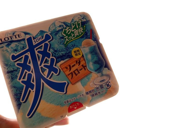 7-11冰  LOTTE 爽冰 漂浮汽水風味 002.jpg