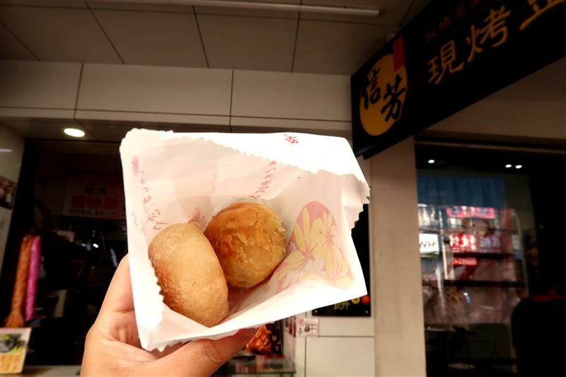 板橋伴手禮 信芳餅店 豆沙餅 蛋黃酥 007.jpg 板橋伴手禮 信芳餅店 豆沙餅 蛋黃酥 007.jpg