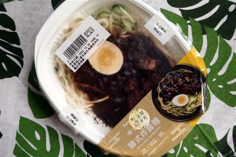 全家便利商店  友善食光 伯爵可可脆皮泡芙  韓式炸醬麵001.jpg