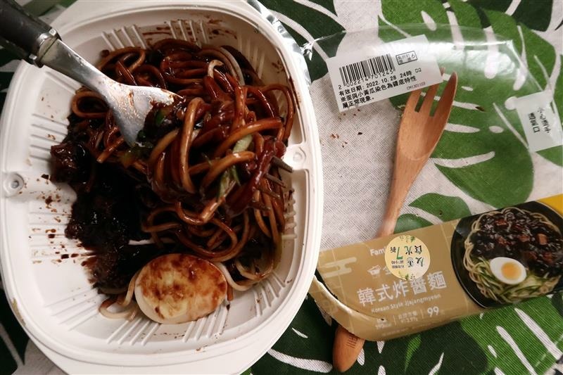 全家便利商店  友善食光 伯爵可可脆皮泡芙  韓式炸醬麵014.jpg