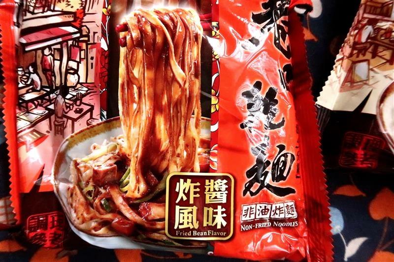 統一 巷口乾麵 炸醬風味 麻將風味 003.jpg