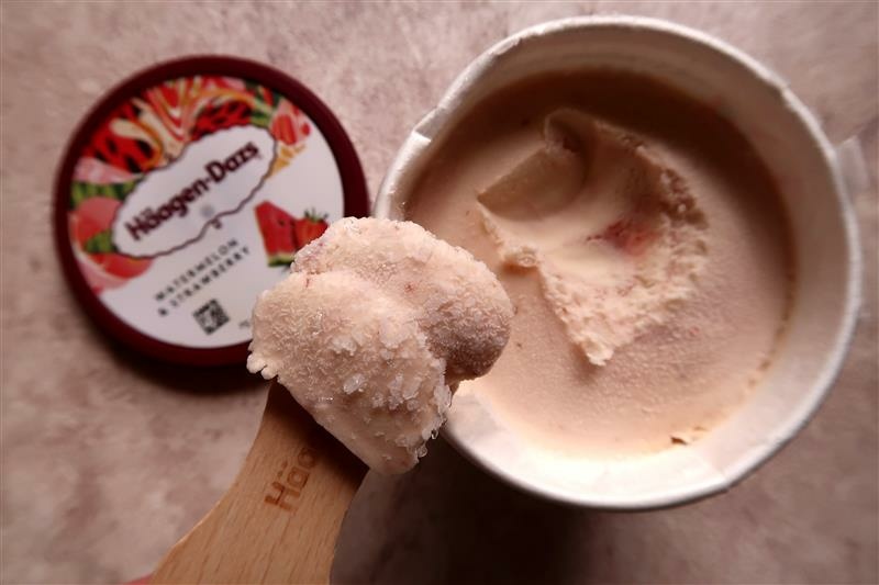 häagen-dazs 哈根達斯冰淇淋 抹茶 紅絲絨起司蛋糕 夏威夷果仁 巧酥 西瓜草莓 哈密瓜 027.jpg