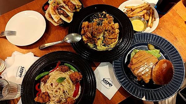 蓋子普拉斯小餐館-新生店 忠孝新生 美式餐廳022.jpg