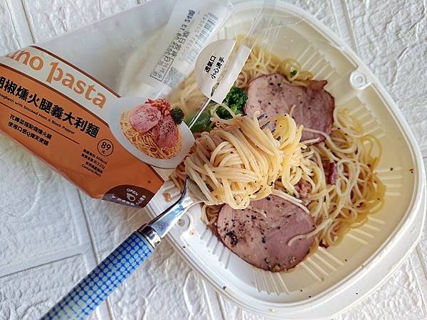 全家 黑胡椒燻火腿義大利麵 007.jpg