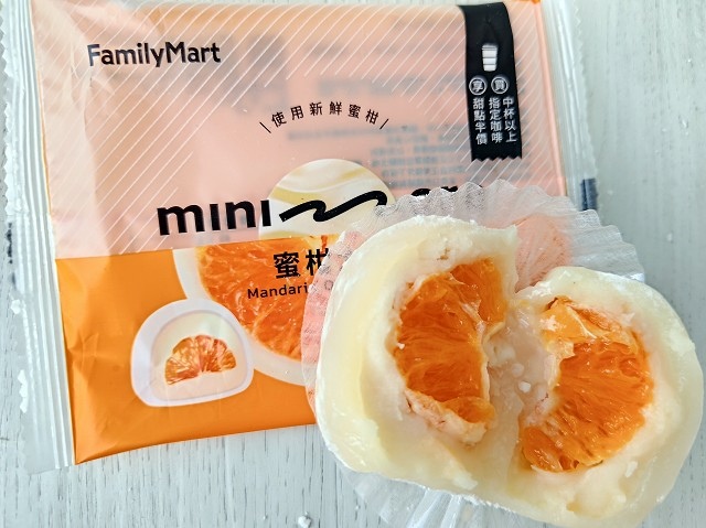 全家 綠葡萄大福 蜜柑大福 便利商店甜點 014.jpg