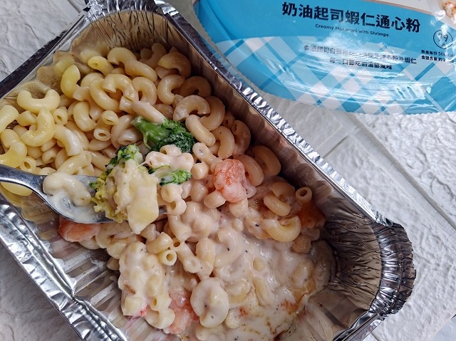 全家便利商店 排骨雞起司炒麵麵包 奶油起司蝦仁通心粉 鮮蝦稻荷壽司組 炸雞香料咖哩飯糰 013.jpg