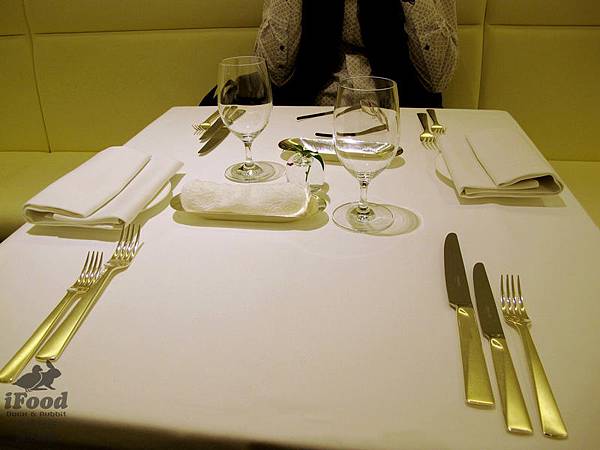 00_2_Table Setting-1.JPG