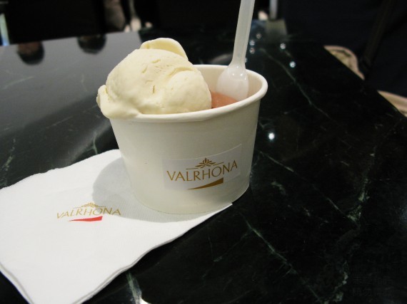 Almond+Guanaja Ice Cream 其中杏仁冰淇淋滑細香醇 好吃.jpg