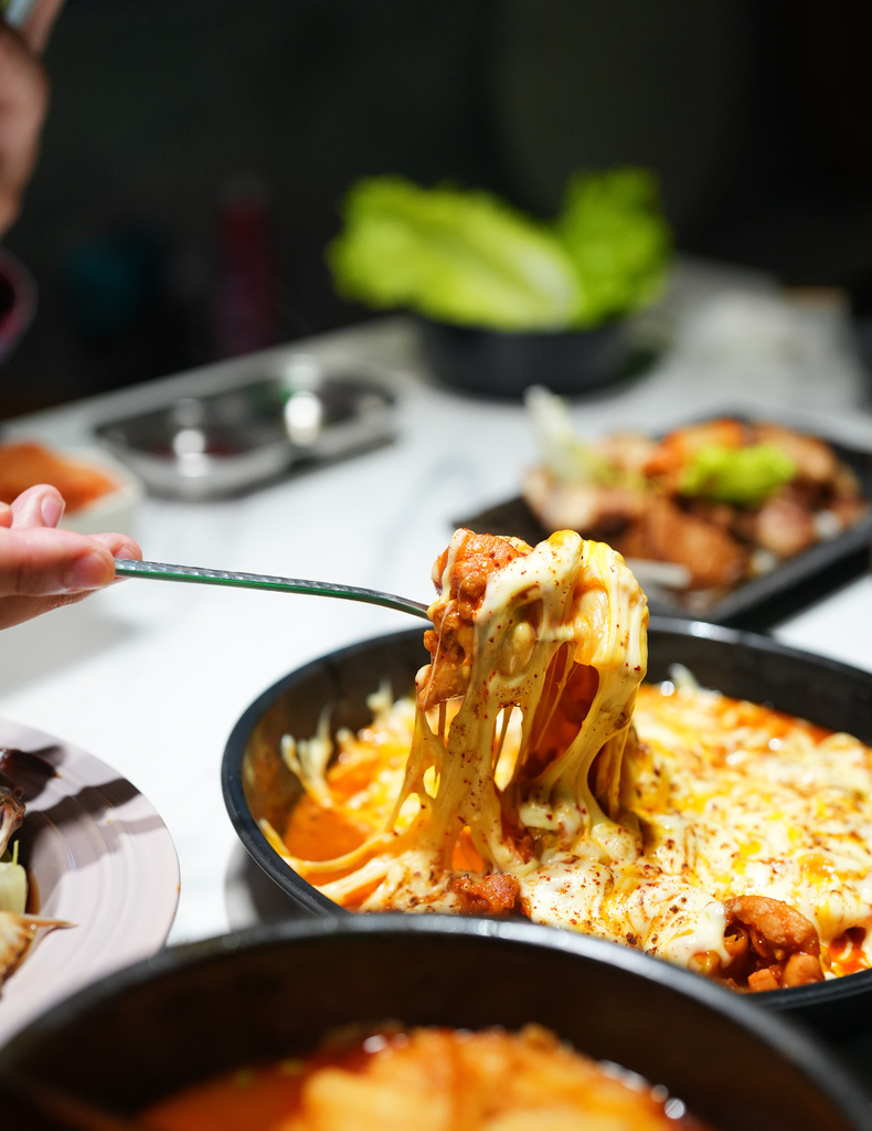 高雄文化中心附近 藏身二樓的不限時首爾餐酒館 韓國生醃醬油螃
