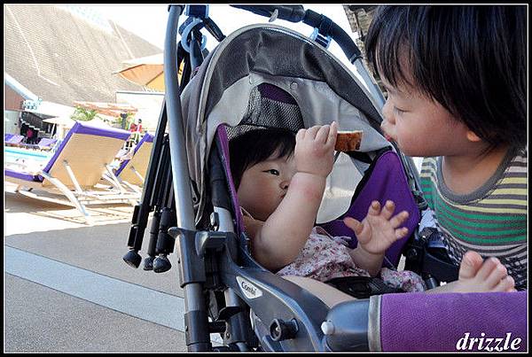 結果苗投入得比妹妹還深