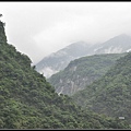 偶爾的小雨讓我們不敢太深入挺進