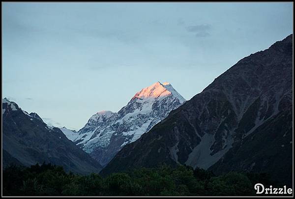 一抹斜陽，灑在庫克山上.jpg