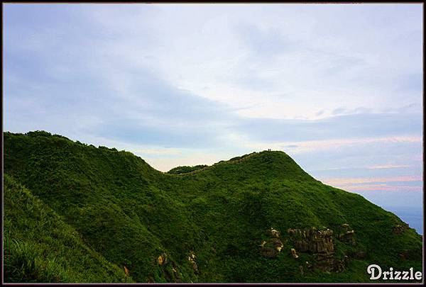 走在這樣的山稜，總攬身旁遼闊的美景.jpg